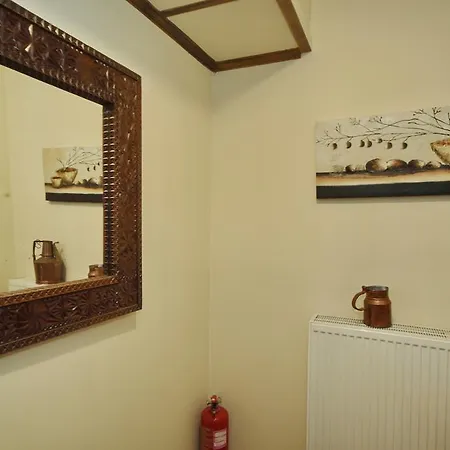 Thea Valtessinikou 3*