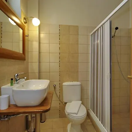 Thea Valtessinikou 3*