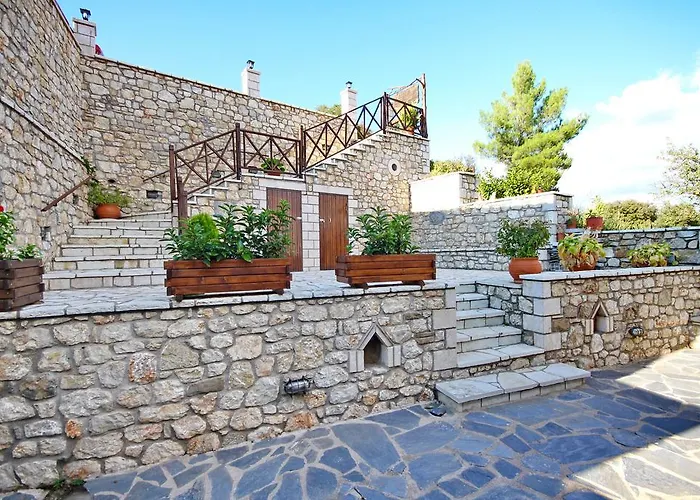 Thea Valtessinikou 3*