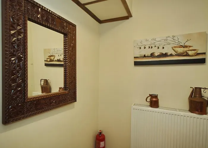 Thea Valtessinikou 3*