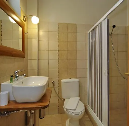 Thea Valtessinikou 3*